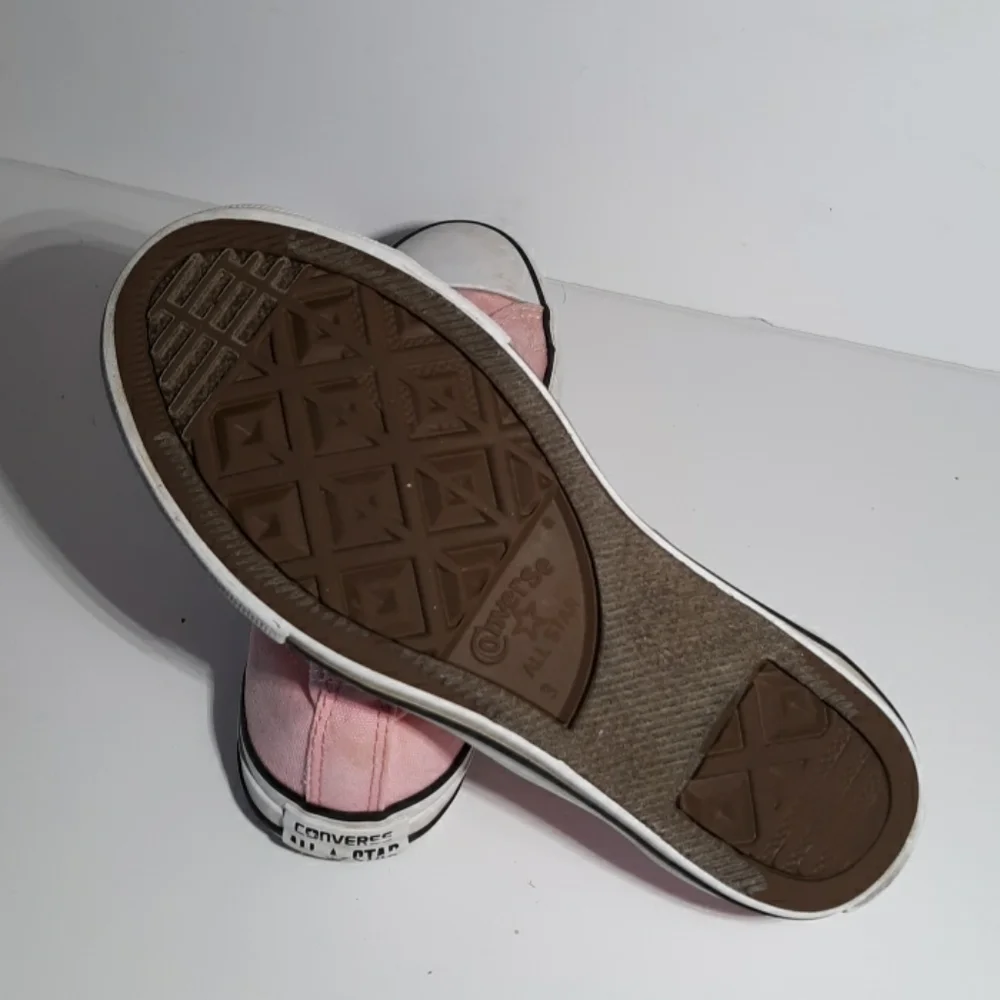 Girls pink Converse All Star low tops